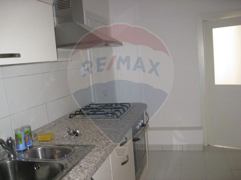 Apartament 6 camere decomandat