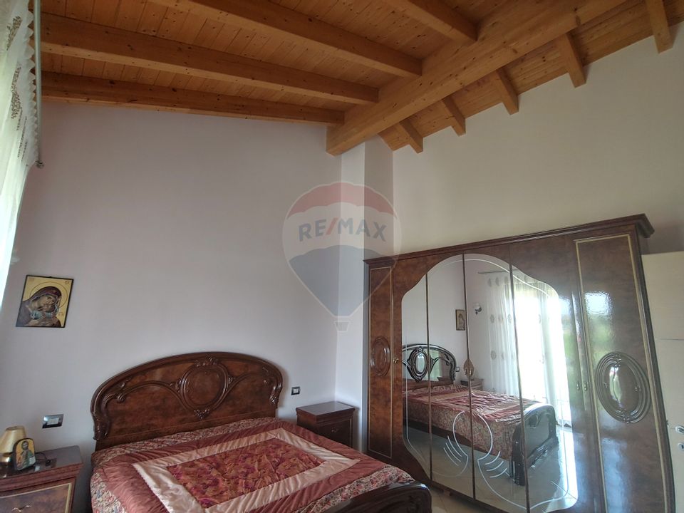 Casă / Vilă de lux cu 5 camere de vânzare în Vadu Moldovei, Suceava