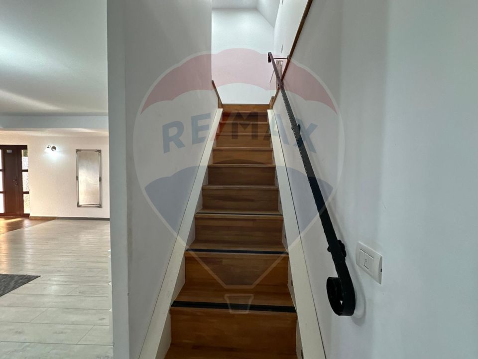 Casă / Vilă cu 5 camere de închiriat