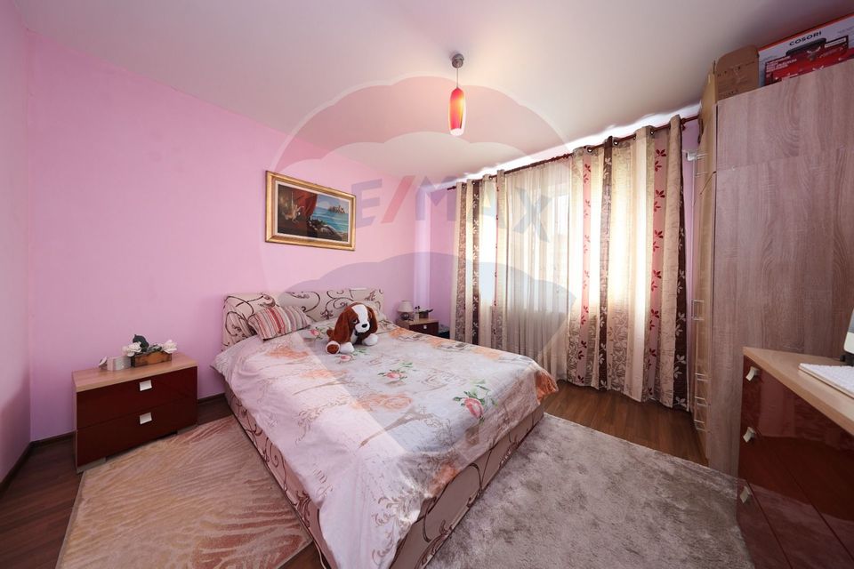 Apartament decomandat, 60 mp utili, 2 camere, debara, balcon!