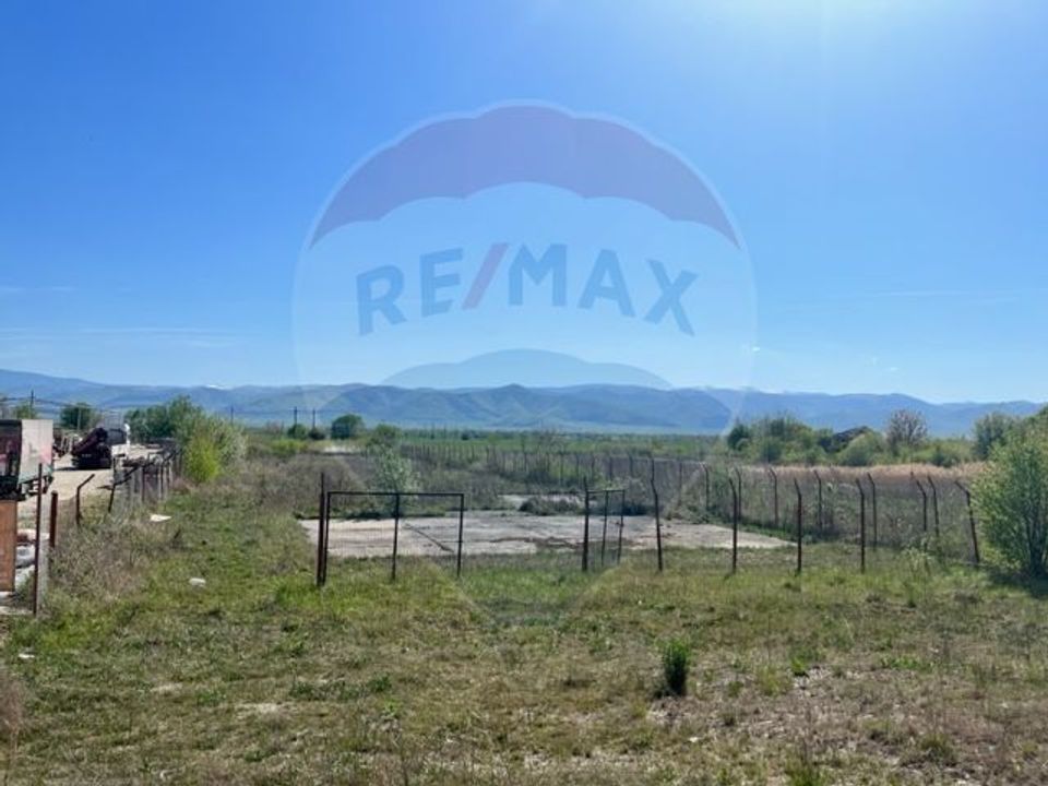 Land 1,600sqm Cristian / None