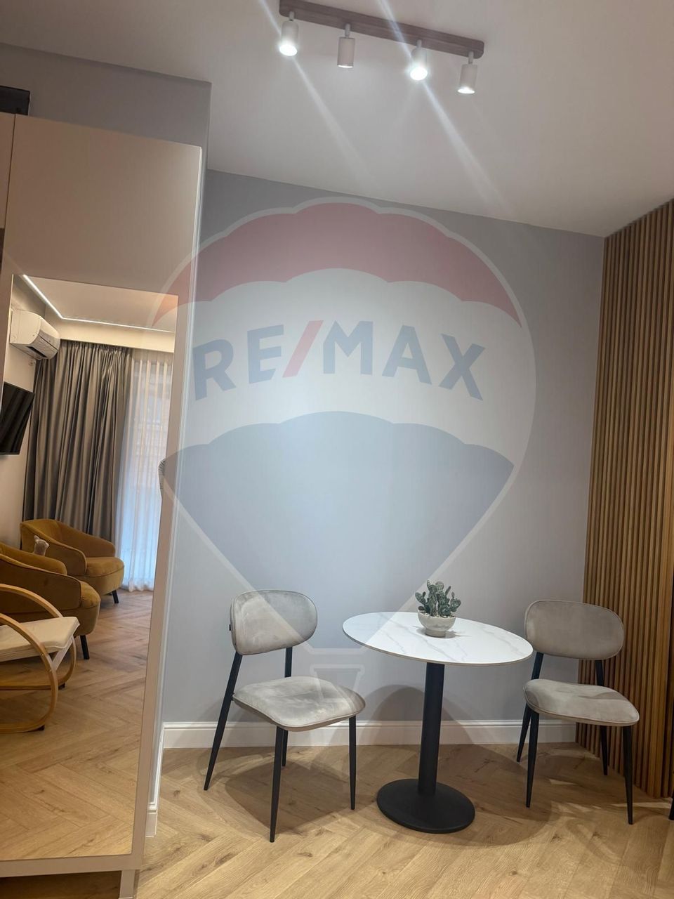 Apartament cu 2 camere de închiriat în zona Ultracentral