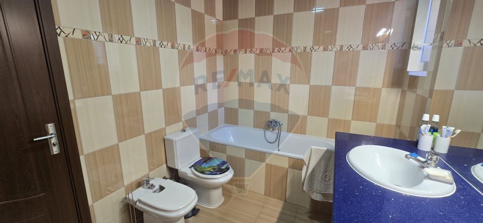 8 room House / Villa for sale