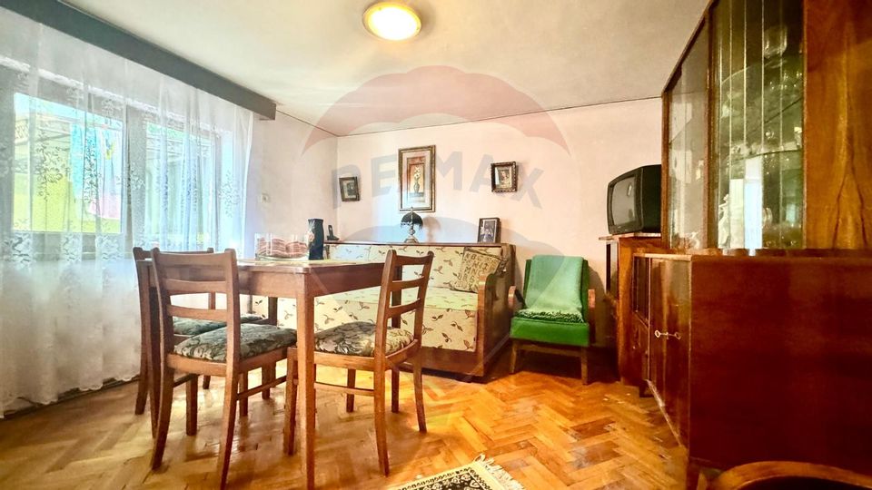 Casa la sol cu 6 camere de vanzare in zona Bratianu