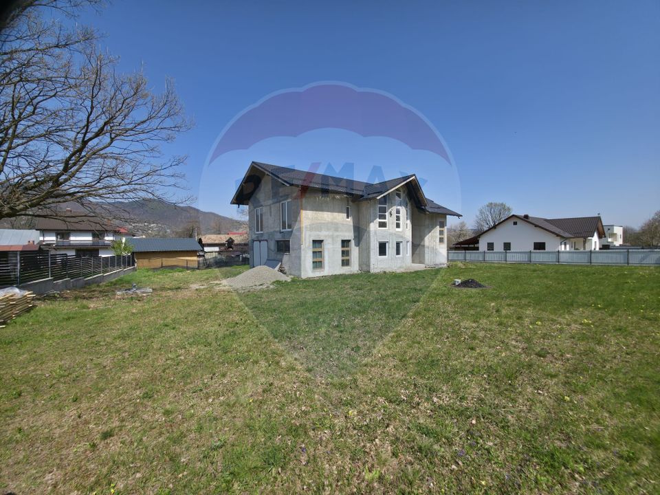 Teren intravilan + casă la roșu de vânzare – Vădurele, jud. Neamț