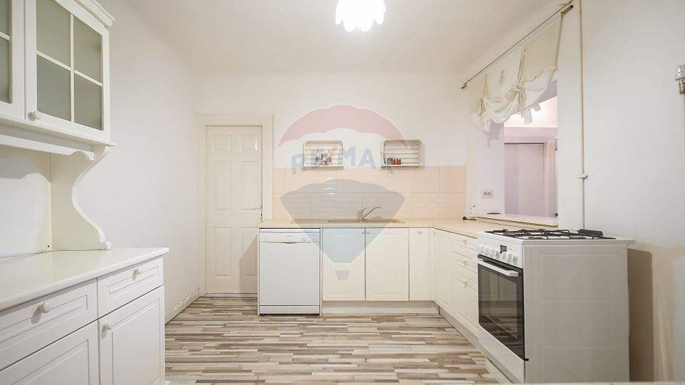 4 room Apartment for sale, Tractorul area