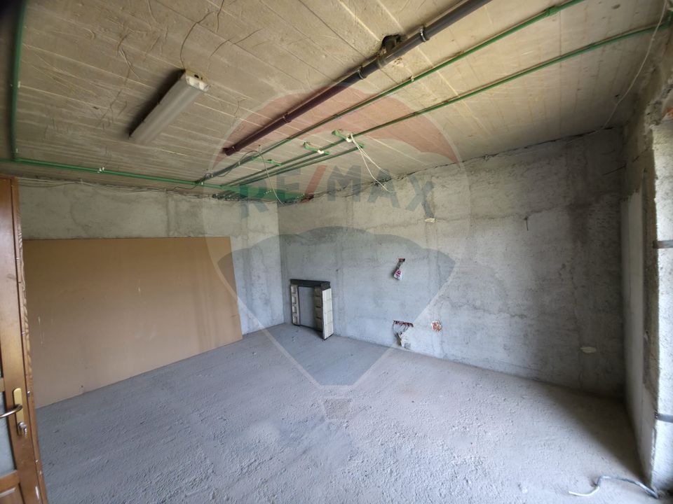 Teren intravilan + casă la roșu de vânzare – Vădurele, jud. Neamț