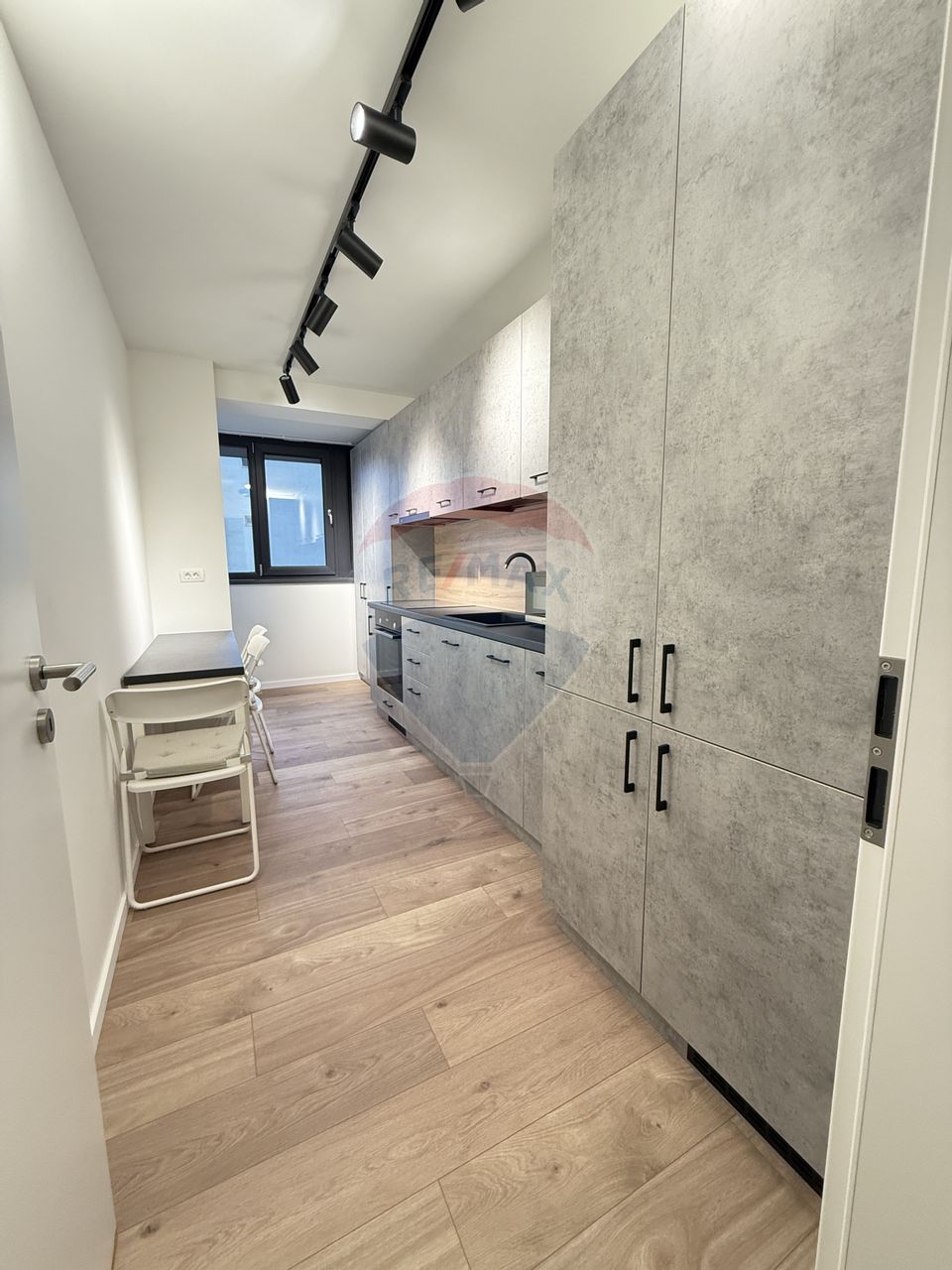 Apartament cu 4 camere de închiriat în zona Giurgiului