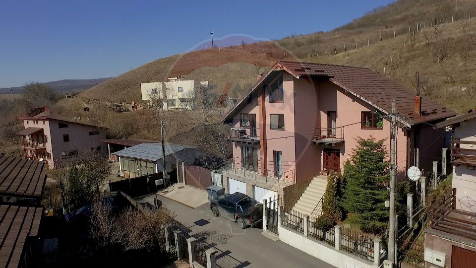 Casa de vanzare, 5 camere, zona Baciu