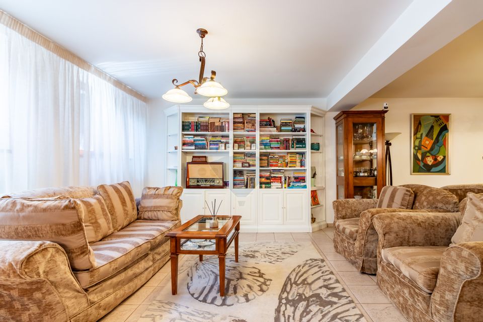 Vilă + casă de oaspeți + casă angajați | 12 camere | 530mp | Mogoșoaia