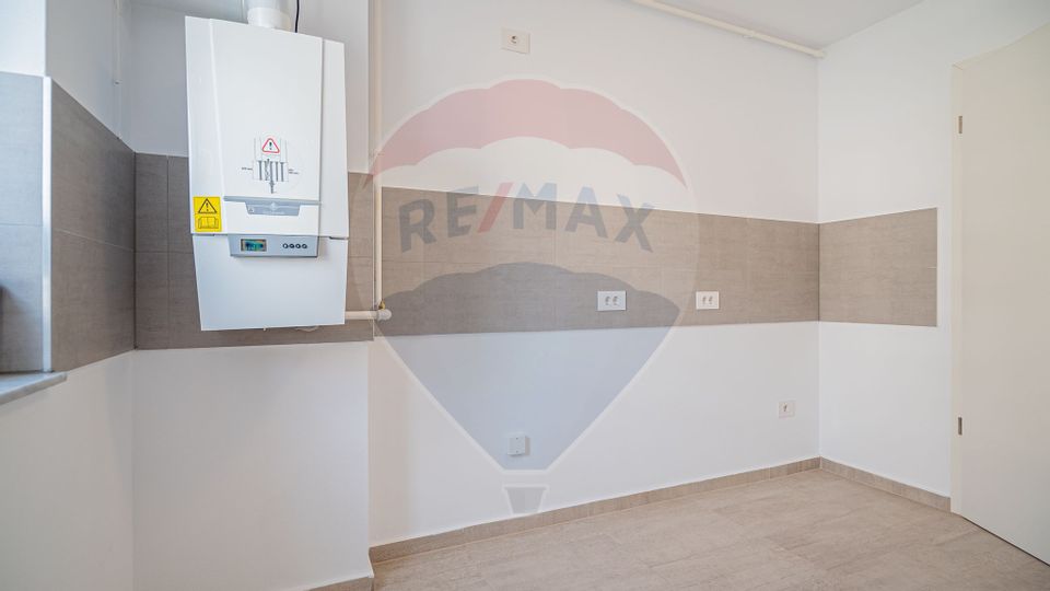 Apartament 2 camere nemobilat, cu loc de parcare si boxa | Coresi