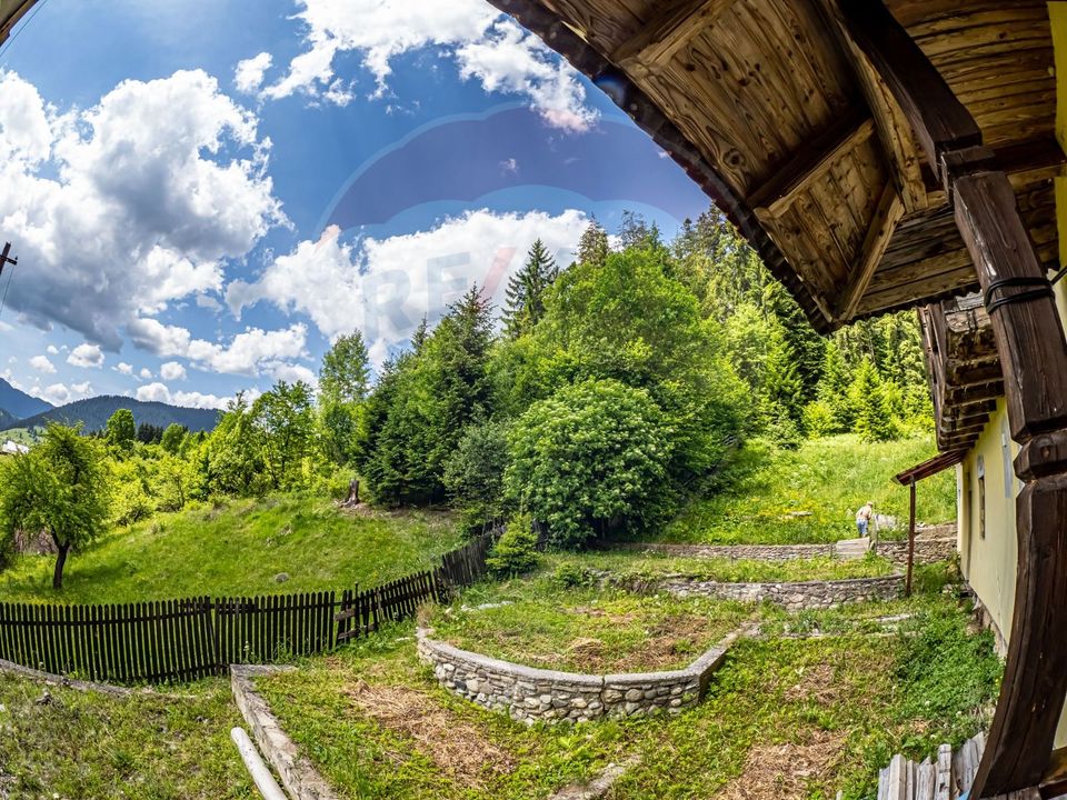 Vila / Pensiune cu 20 camere de vânzare în Câmpulung Moldovenesc, SV