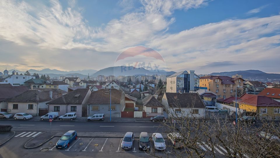 3 room Apartment for sale, Tractorul area