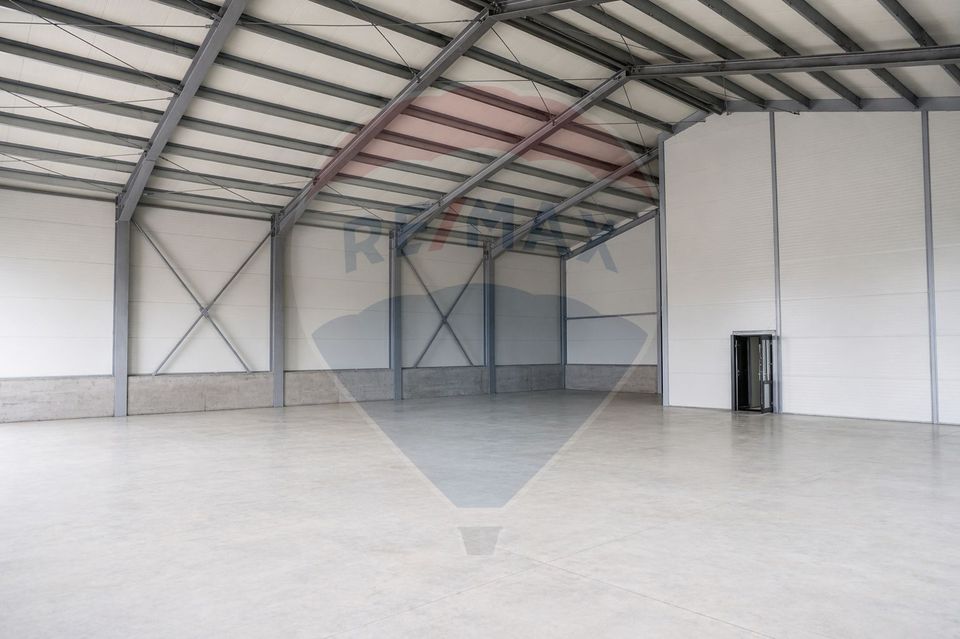 Hală industrială de închiriat – 560 mp  si curte