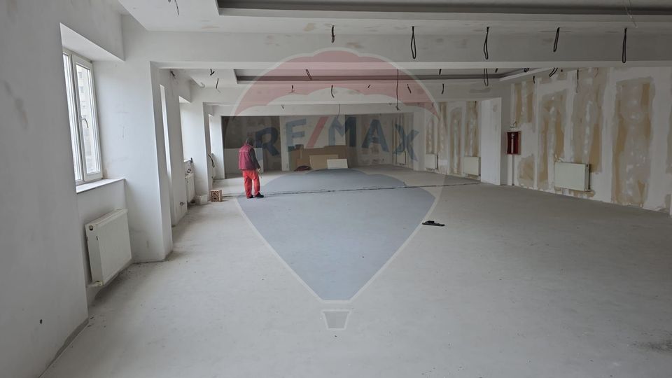 Spațiu Industrial & Comercial – 11735 mp, Hala 2900 mp, Birouri 727 mp