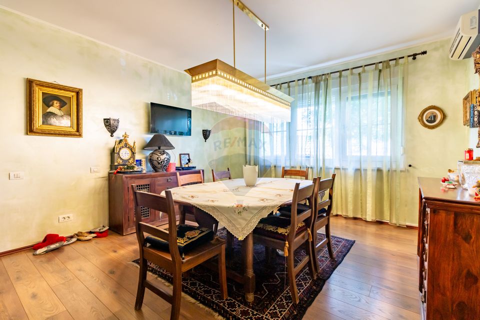 8 room House / Villa for sale