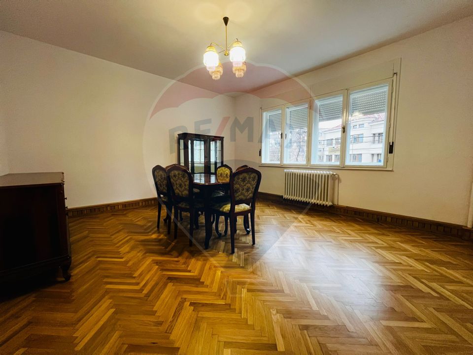 Apartament boem 5 camere zona ultracentrala etajul 1