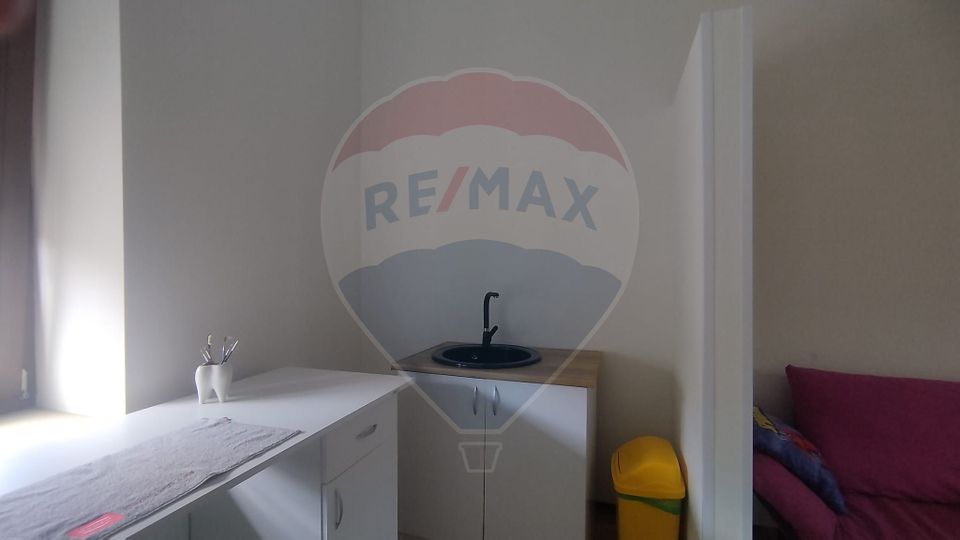 17sq.m Commercial Space for rent, Central area