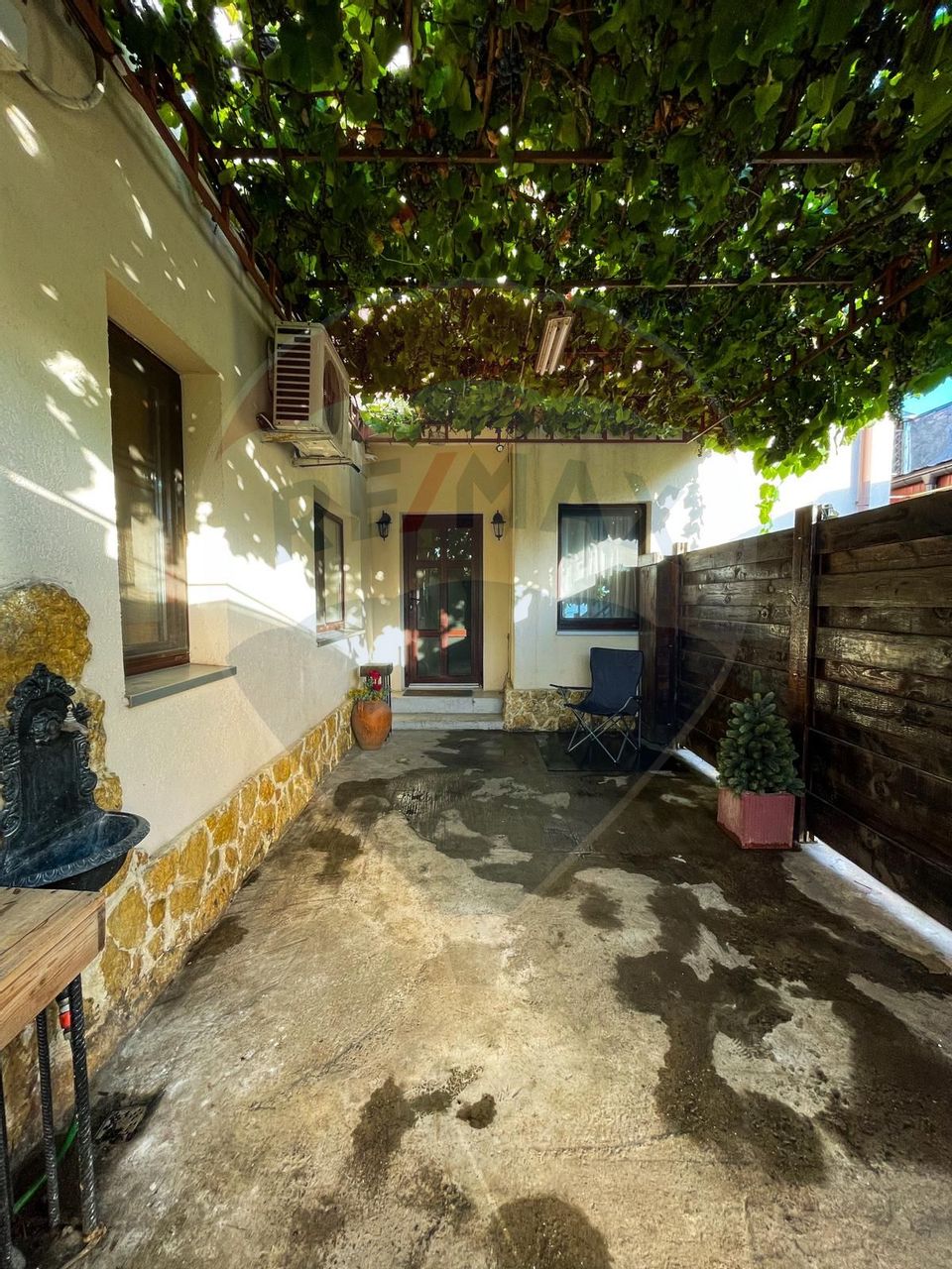 Vila P+M cu 3 camere, de inchiriat, zona Far Constanta