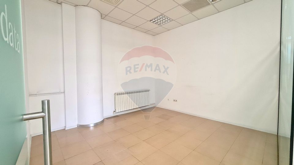 400sq.m Commercial Space for rent, Bd. Cosbuc area