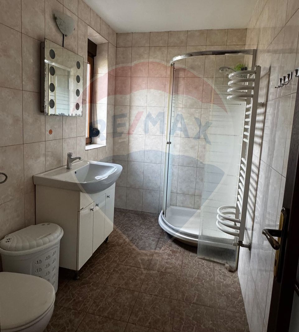 Casă de vânzare cu livadă și piscină – Giurgiu