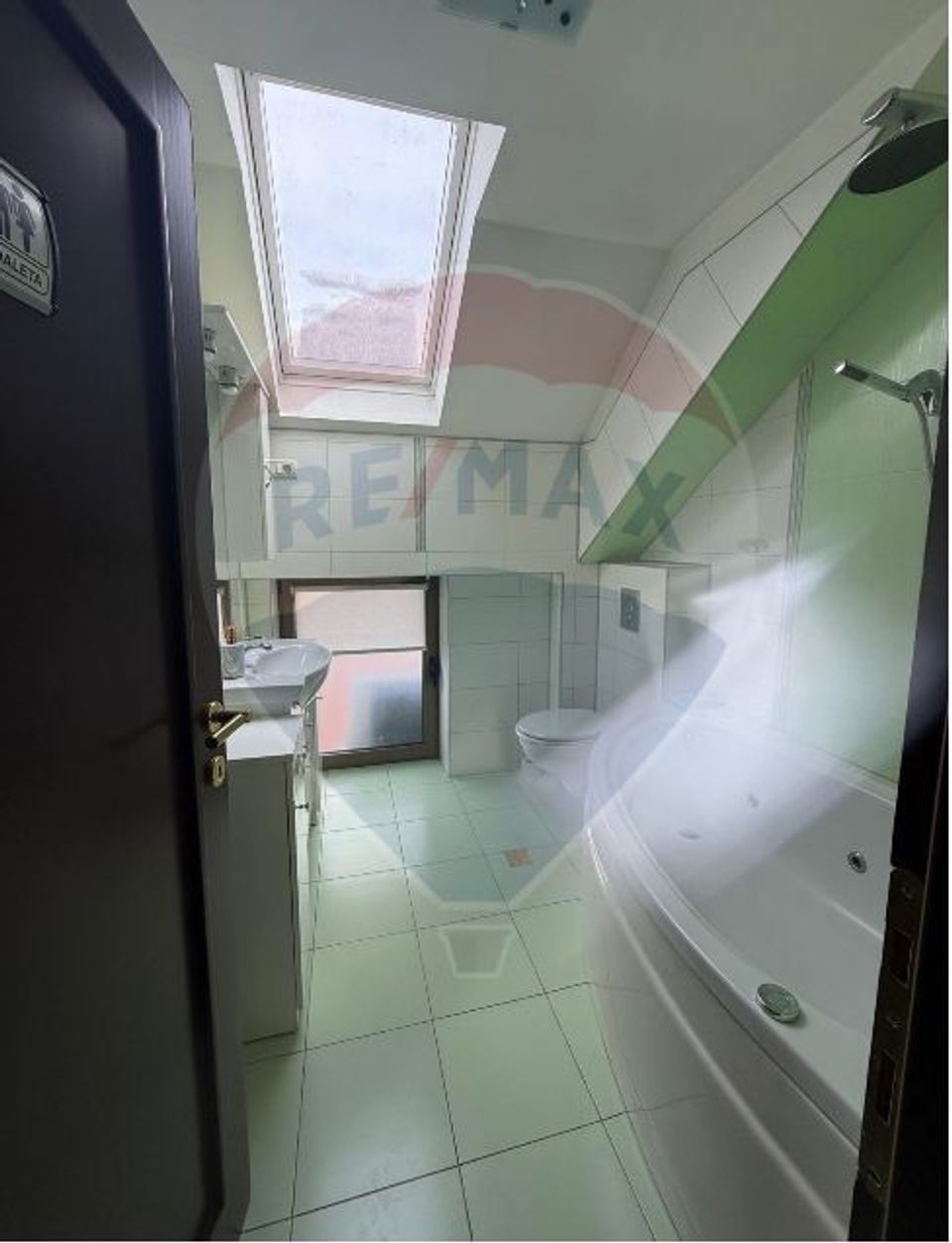 Spațiu de birou luminos în clădire modernă-Inchiriere