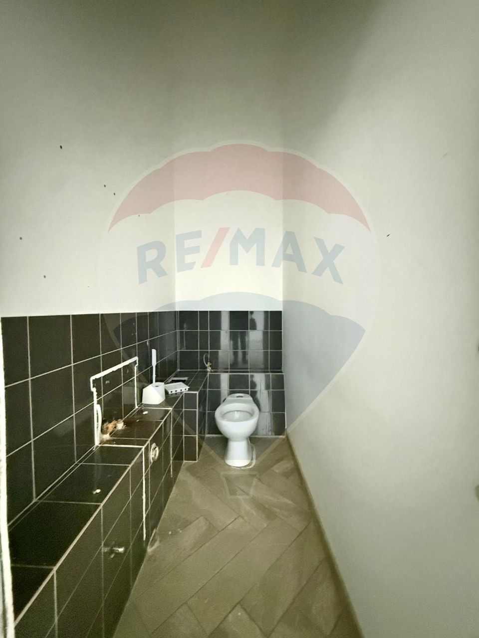 186sq.m Commercial Space for rent