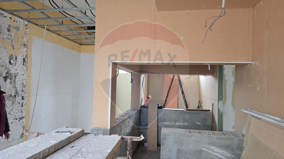 Spațiu Industrial & Comercial – 11735 mp, Hala 2900 mp, Birouri 727 mp