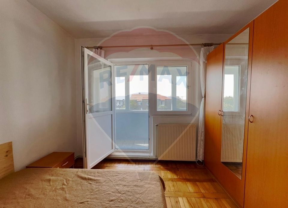 Apartament cu 3 camere de vânzare în zona Aradului