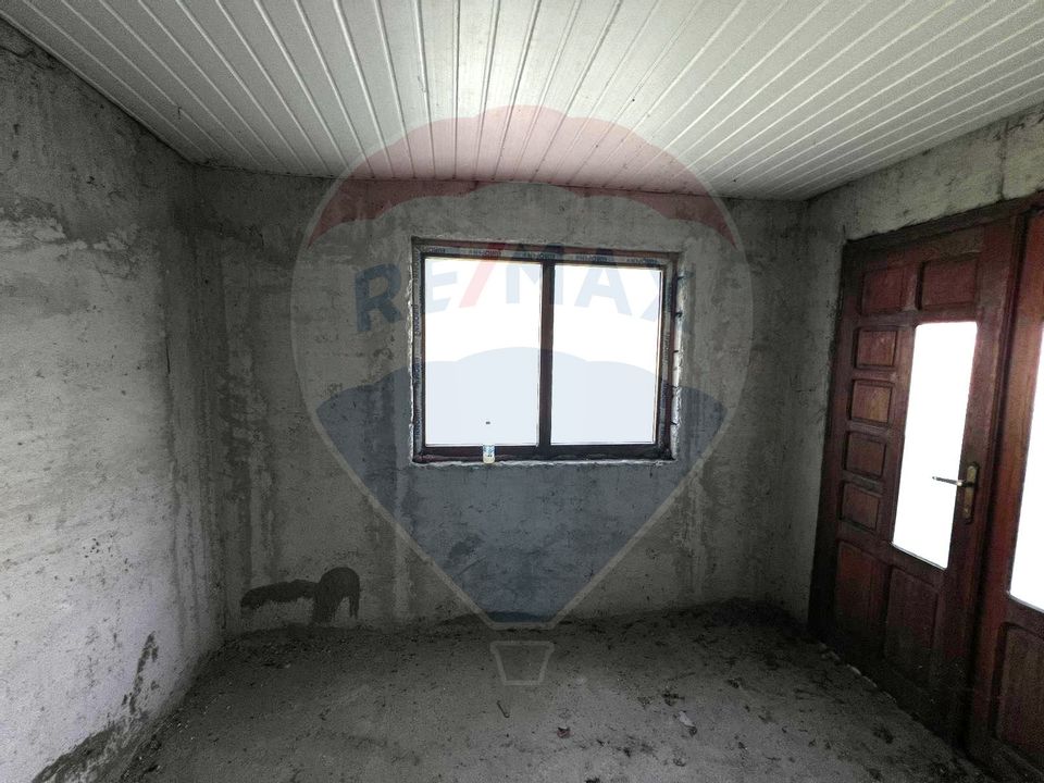 Casă / Vilă cu 6 camere de vânzare în BUHUȘI Județul BACĂU