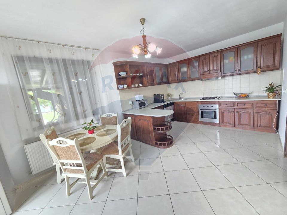 5 room House / Villa for sale, Vest area