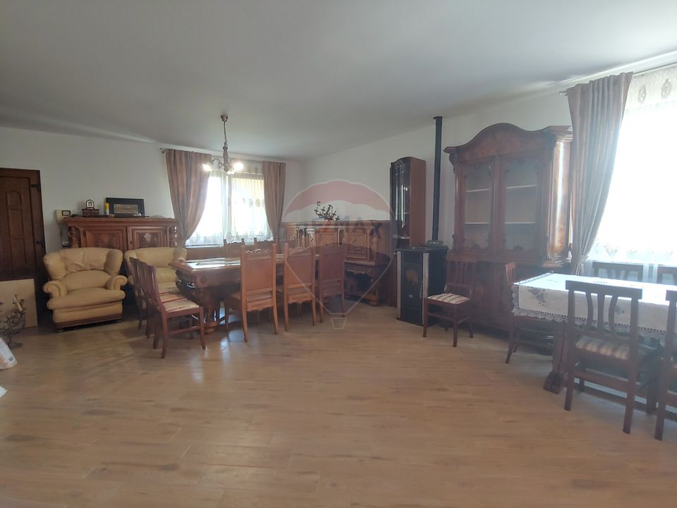 Casă / Vilă de lux cu 5 camere de vânzare în Vadu Moldovei, Suceava