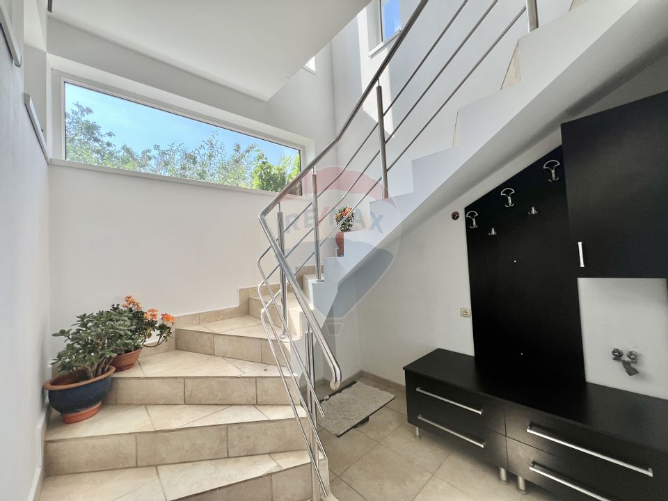 8 room House / Villa for sale