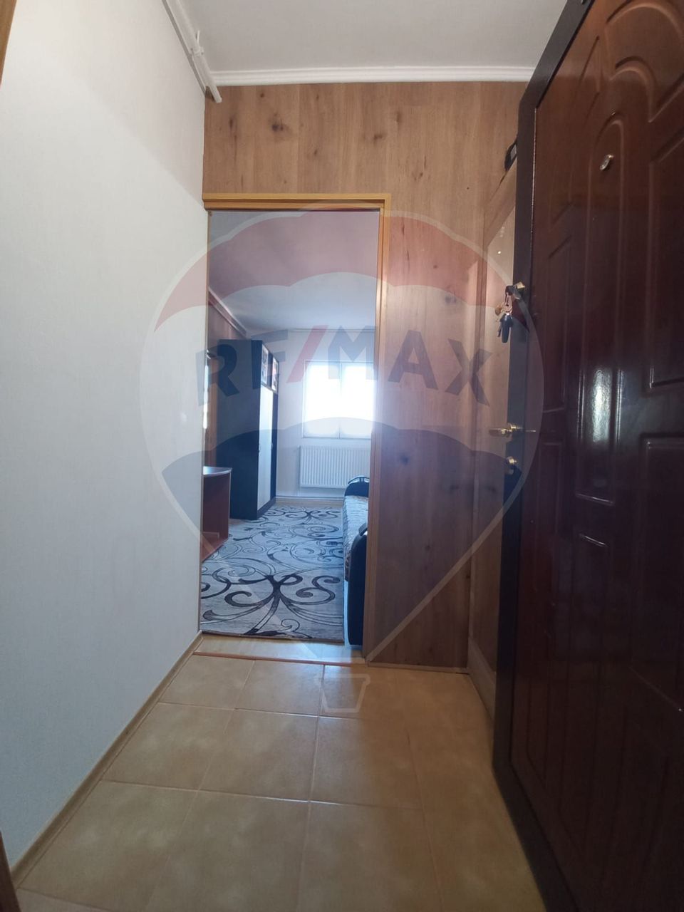 Apartament 2 camere de vanzare in bloc de apartamente 500m Piata 1 Mai