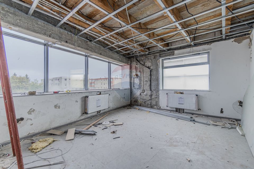 Cladire de 902 mp utili de vânzare, zona Grivitei - DN 13, COMISION 0