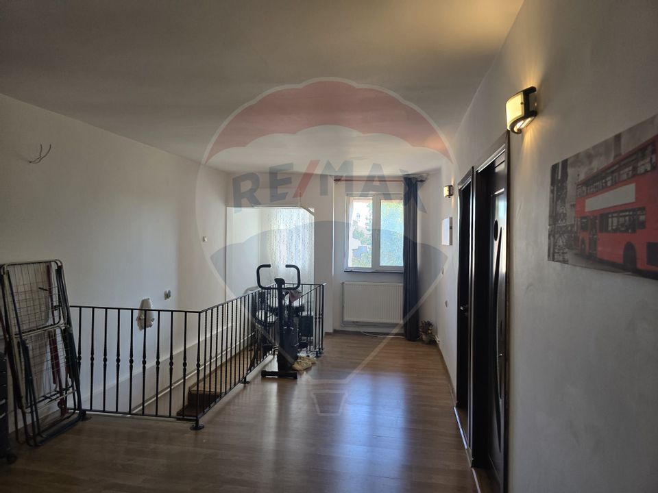 Casă / Vilă cu 5 camere de vânzare în zona George Enescu