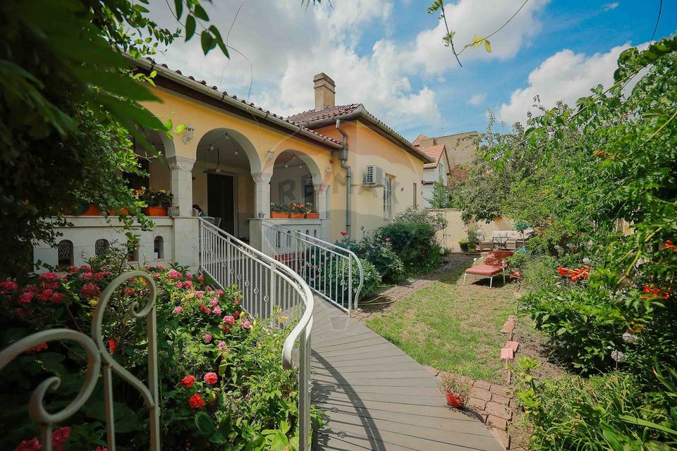 Casă cu 4 camere de închiriat în zona Ultracentrală