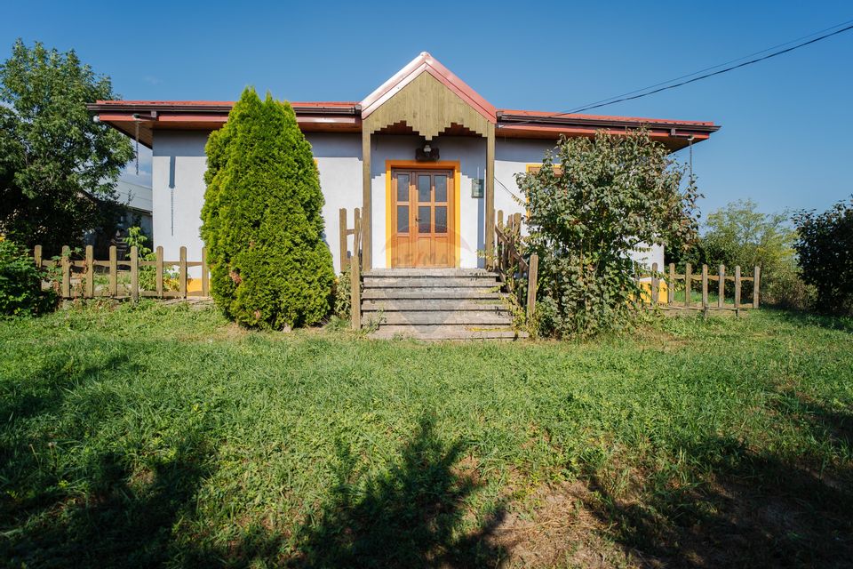 Casă cu 4 camere de vânzare - Chiperești, Iași