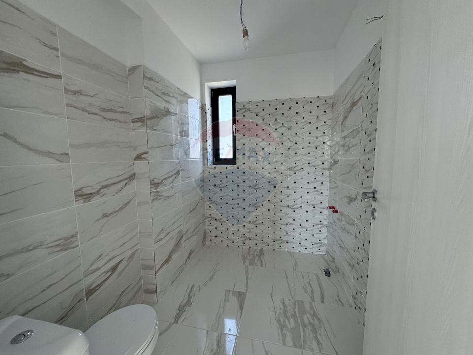 Casă / Vilă elegantă tip duplex de vânzare în Periș