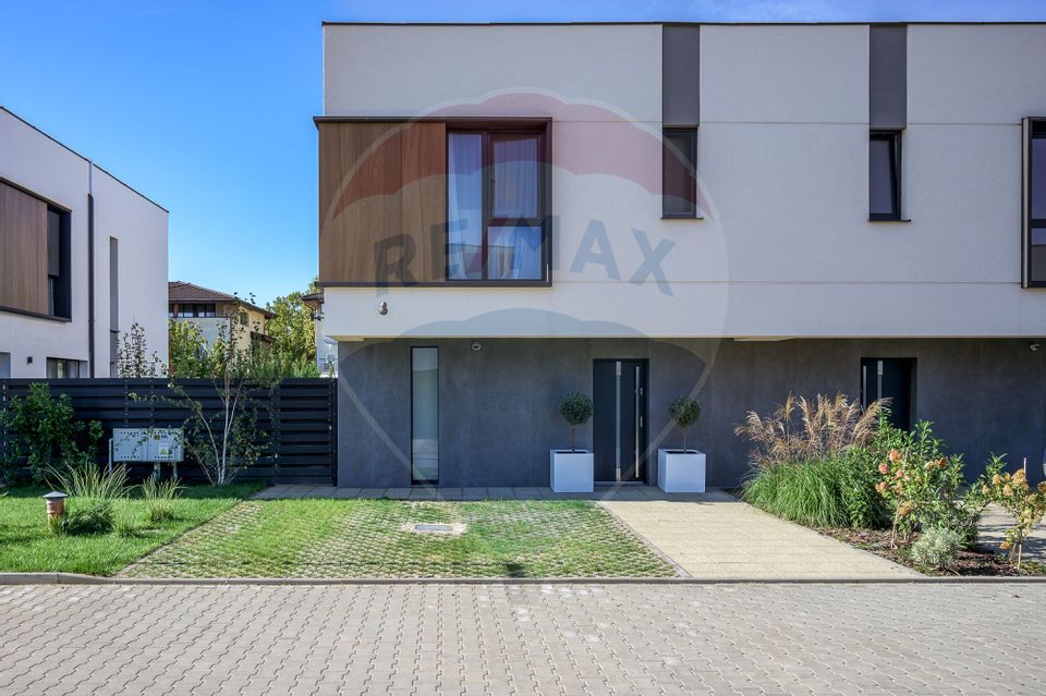 4 room villa for sale - gorgeous in Corbeanca/ Concept designer