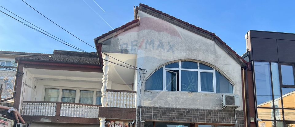 Apartament cu 4 camere de vânzare în zona Central