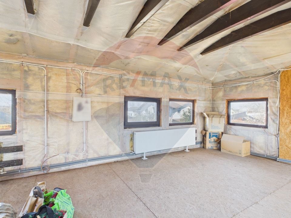 Vila Impunatoare multi-generationala cu Turnulet si Arhitectura Unica