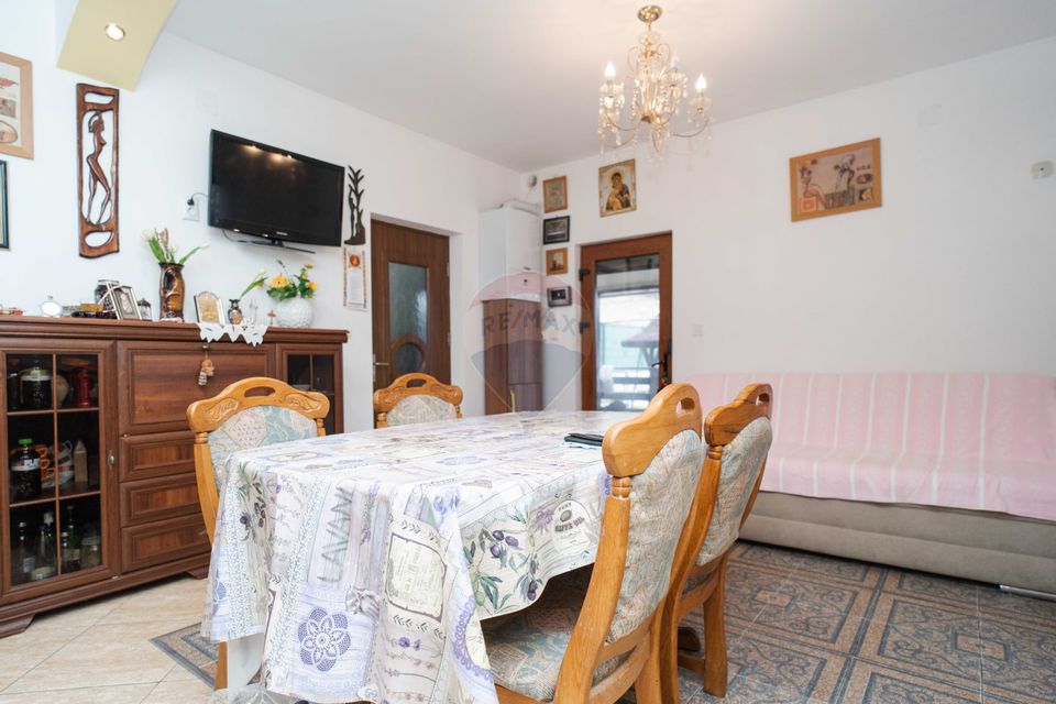 Casă / Vilă cu 3 camere de vânzare în zona Bucium