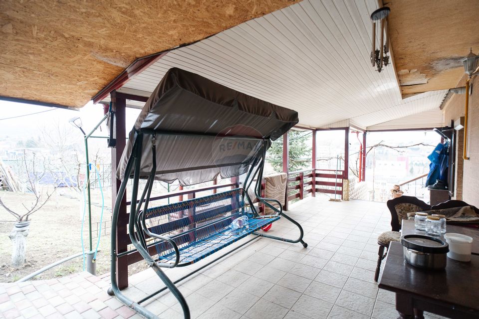 Casă / Vilă cu 3 camere de vânzare în zona Bucium