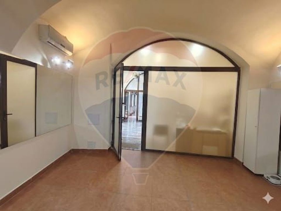 174sq.m Office Space for rent, Ultracentral area