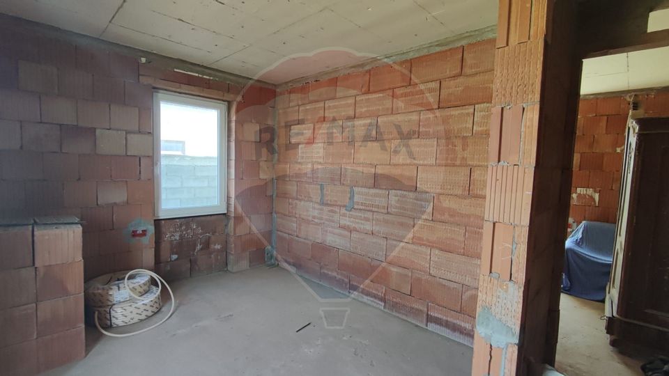 Casă cu mansarda de vanzare Osorhei, 8 km de Oradea