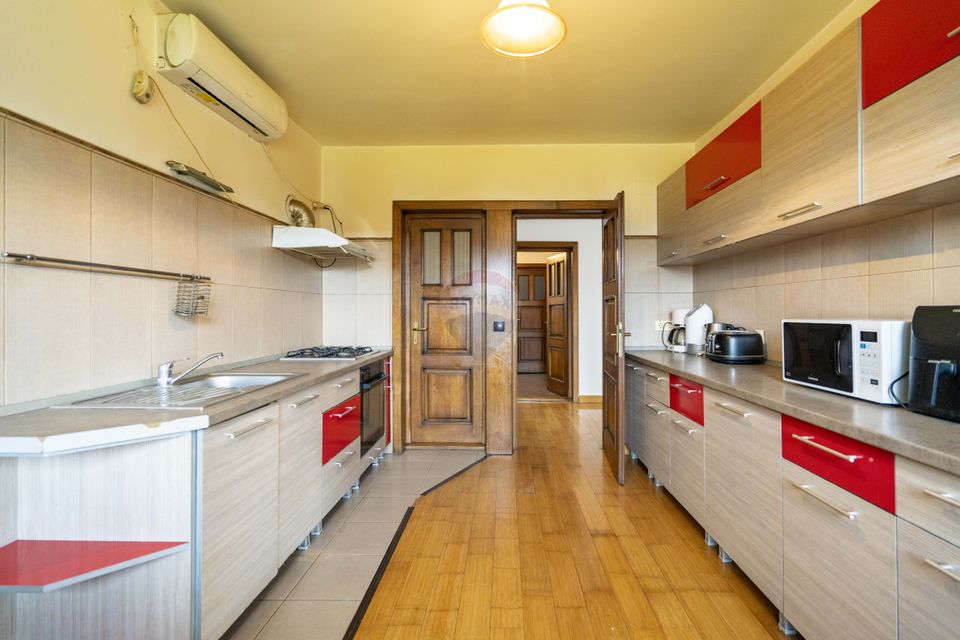 6 room House / Villa for sale