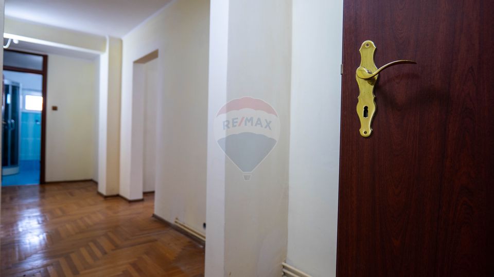 Vanzare - apartament 4 camere, curte, foisor, piscina - Snagov