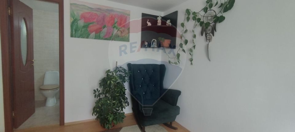 Casă /vilă de vânzare cu teren 1352 mp. central  loc. Petrindu / Sălaj