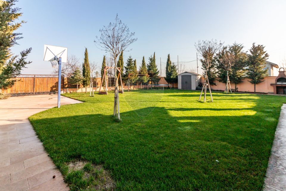 Vilă P+E+M cu 4 camere, 294 mp, Berceni/Ilfov